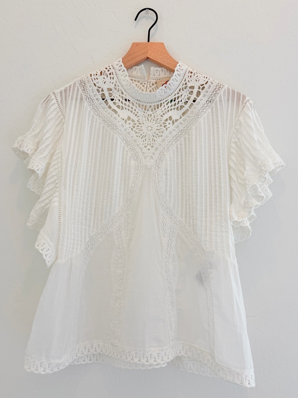 FARM Rio Lace Flutter Sleeve Top - Picture 4 of 8